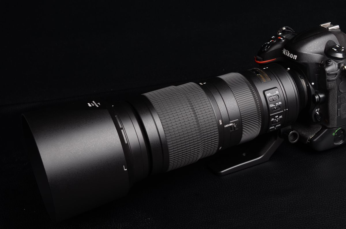 AF-S 200-500mm f/5.6E ED VR外观比较威猛，与D4搭配非常协调