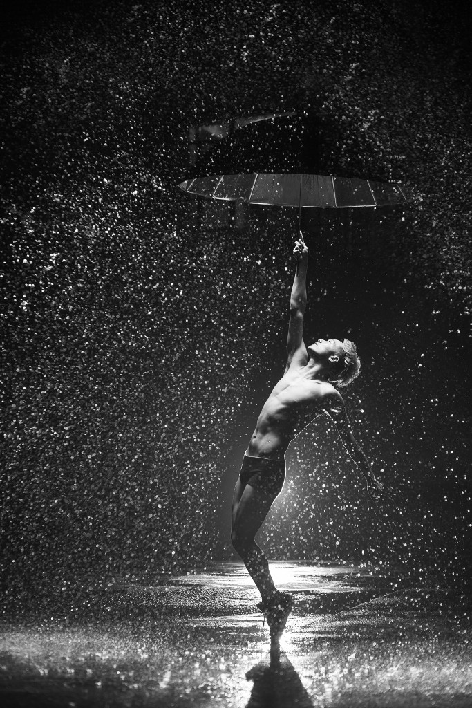 雨中舞者，拍的很折腾的一张