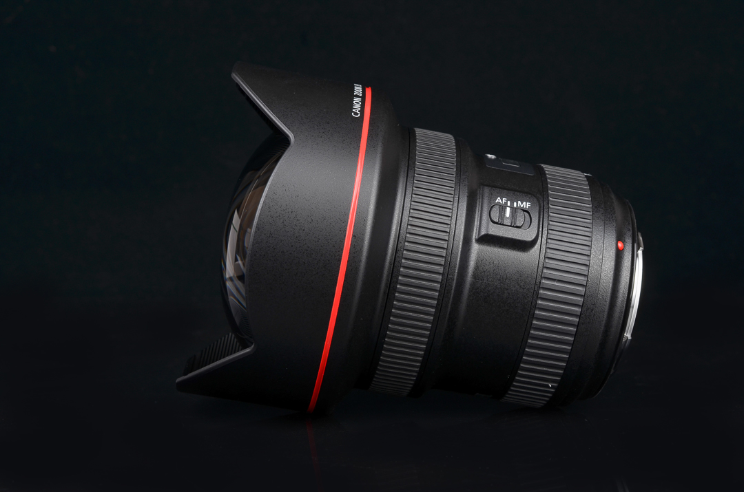 佳能EF 11-24mm f/4L USM镜头重量约1180克，最大直径约108毫米，长度约132毫米。